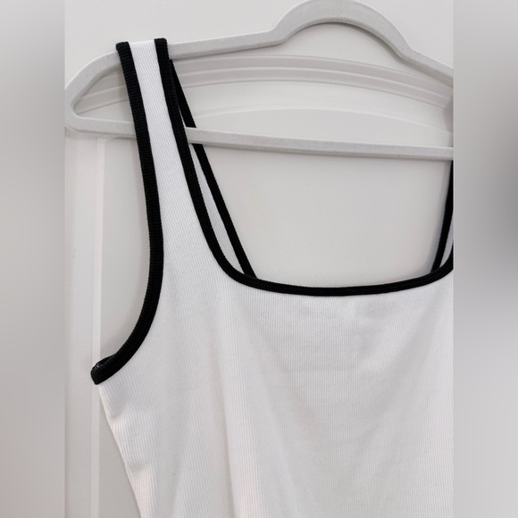 NWT Abercrombie & Fitch Ribbed White Tank Top with Black Trim - Picture 2 of 4